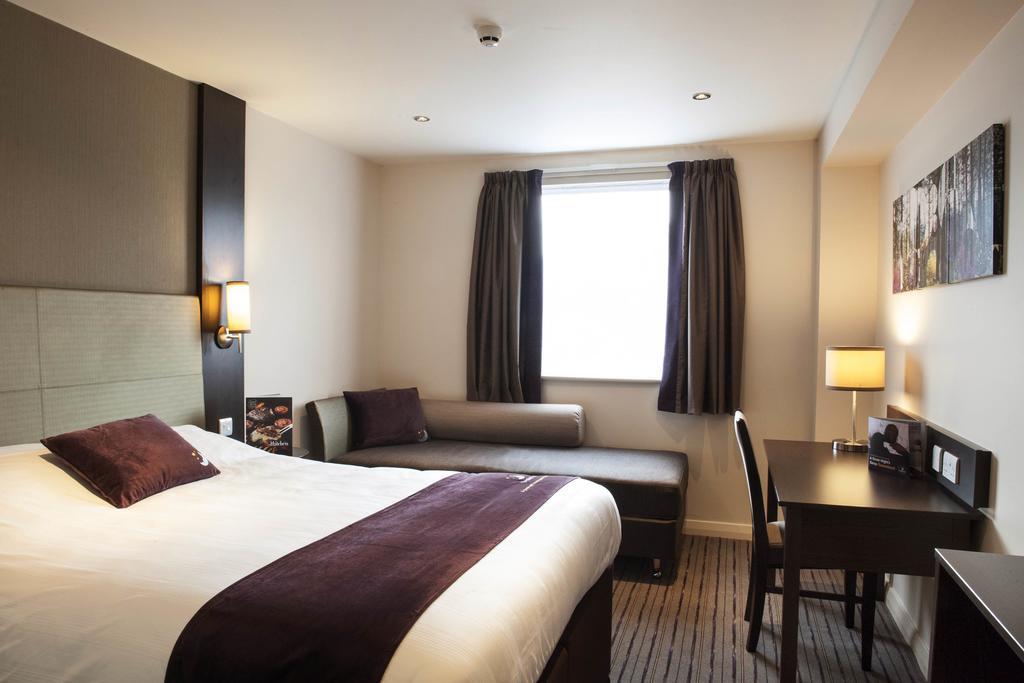 Premier Inn Watford Central Kültér fotó